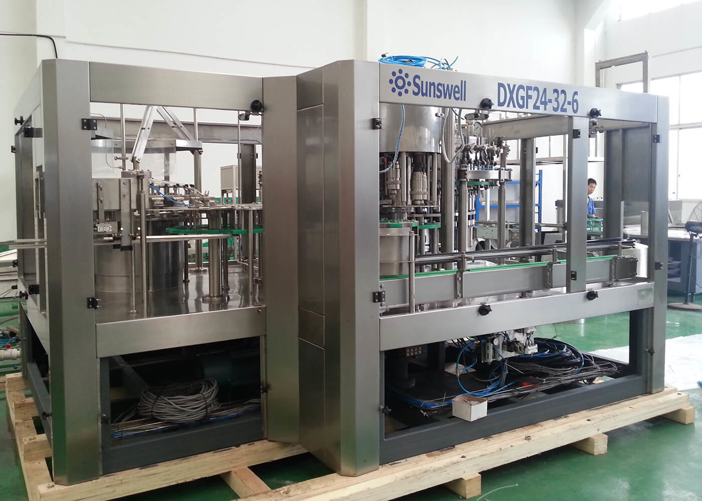 Pet Bottle Liquid Production Line Rinsing Filling Capping 3 In 1 Monoblock Machine